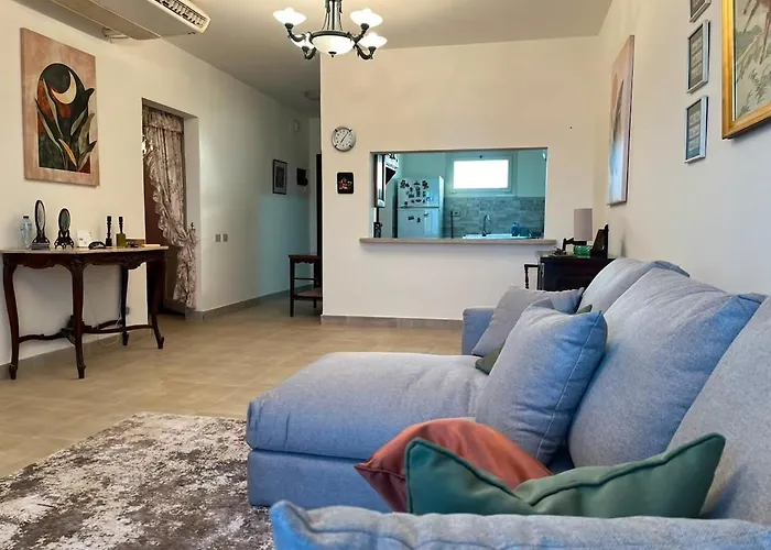 Peaceful 2br Lagoon View Getaway In Einbay Apartment *