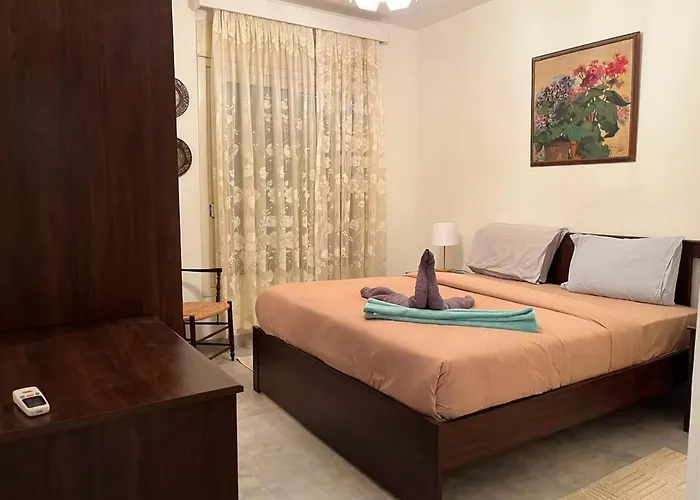 Peaceful 2br Lagoon View Getaway In Einbay Apartment