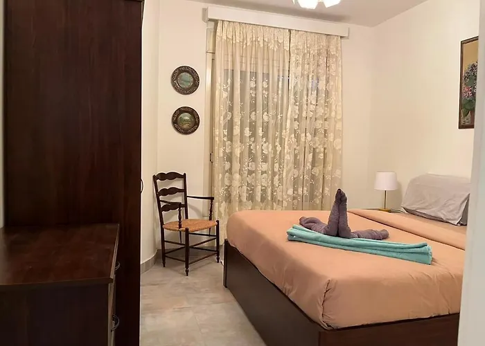 Peaceful 2br Lagoon View Getaway In Einbay Apartment