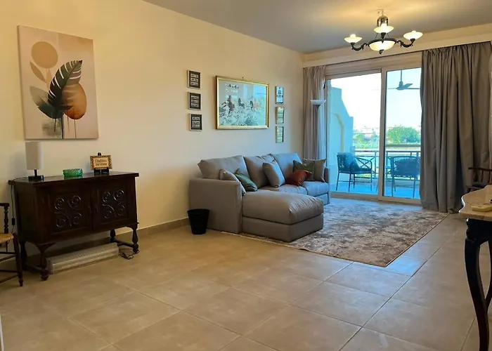 Peaceful 2br Lagoon View Getaway In Einbay *